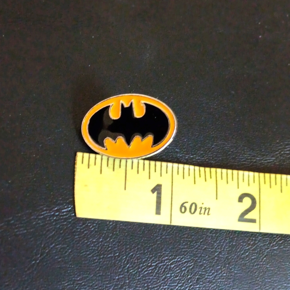 Batman Pin (NEW) - Picture 3 of 3
